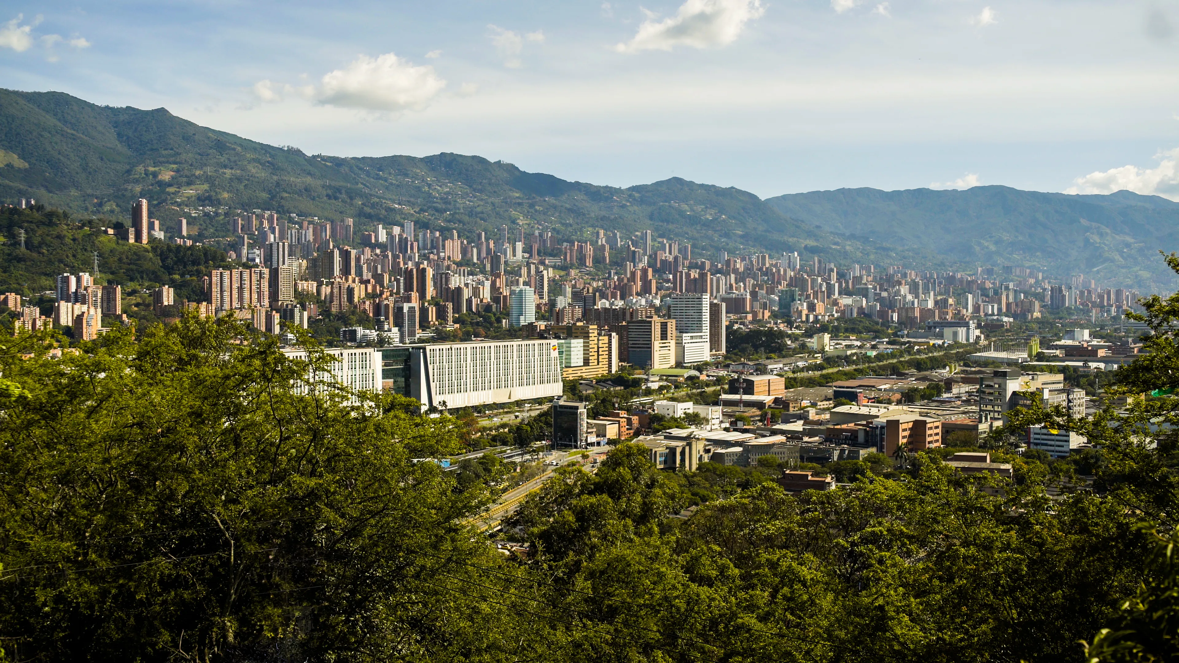 Medellín renasce: Arte, Flores e Salsa -5 Dias Medellín #2 - Colômbia