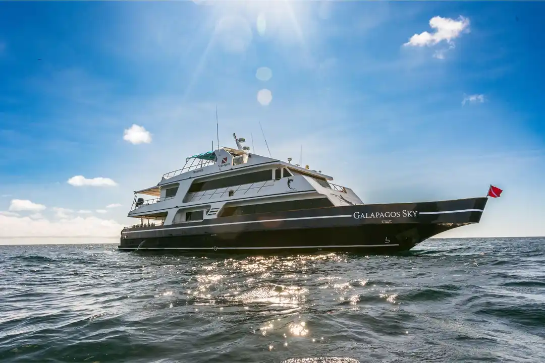 Galapagos Sky Yacht