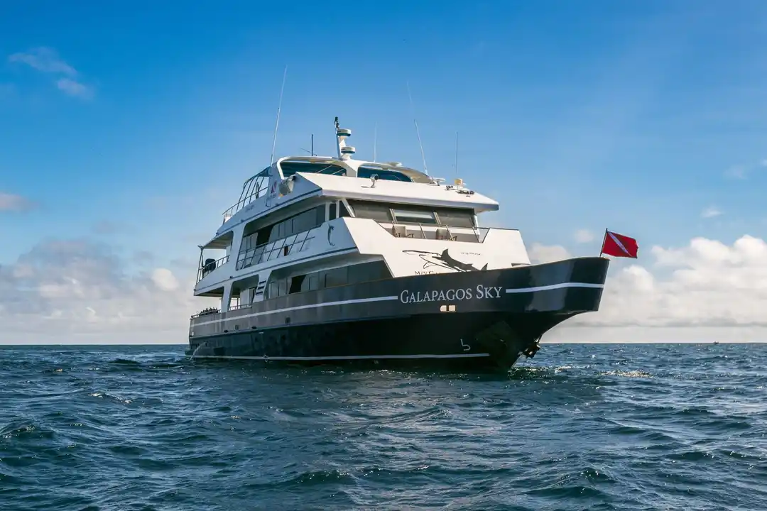 Galapagos Sky Yacht