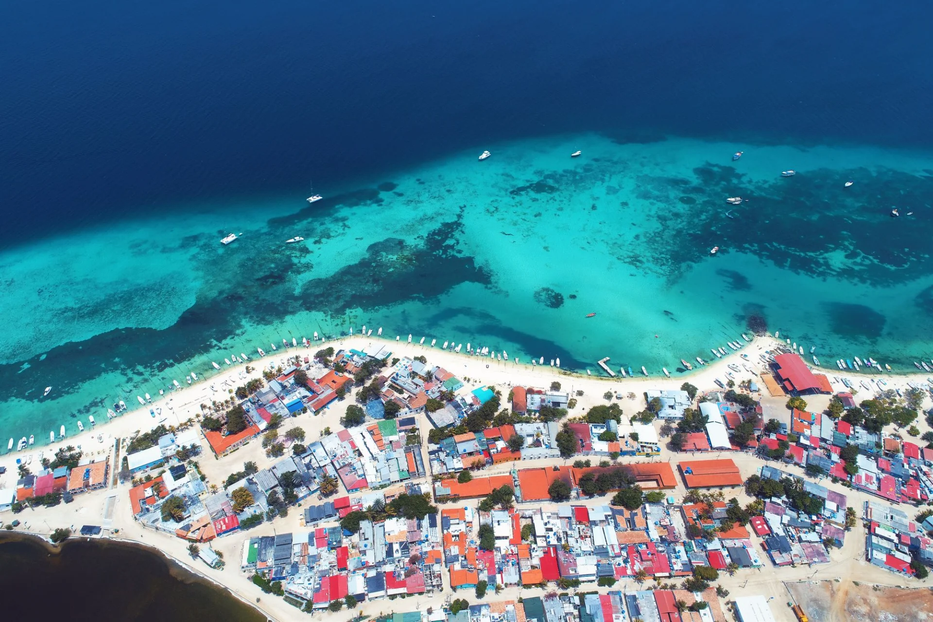 Kitesurf-Tour auf Los Roques: Karibisches Inselabenteuer