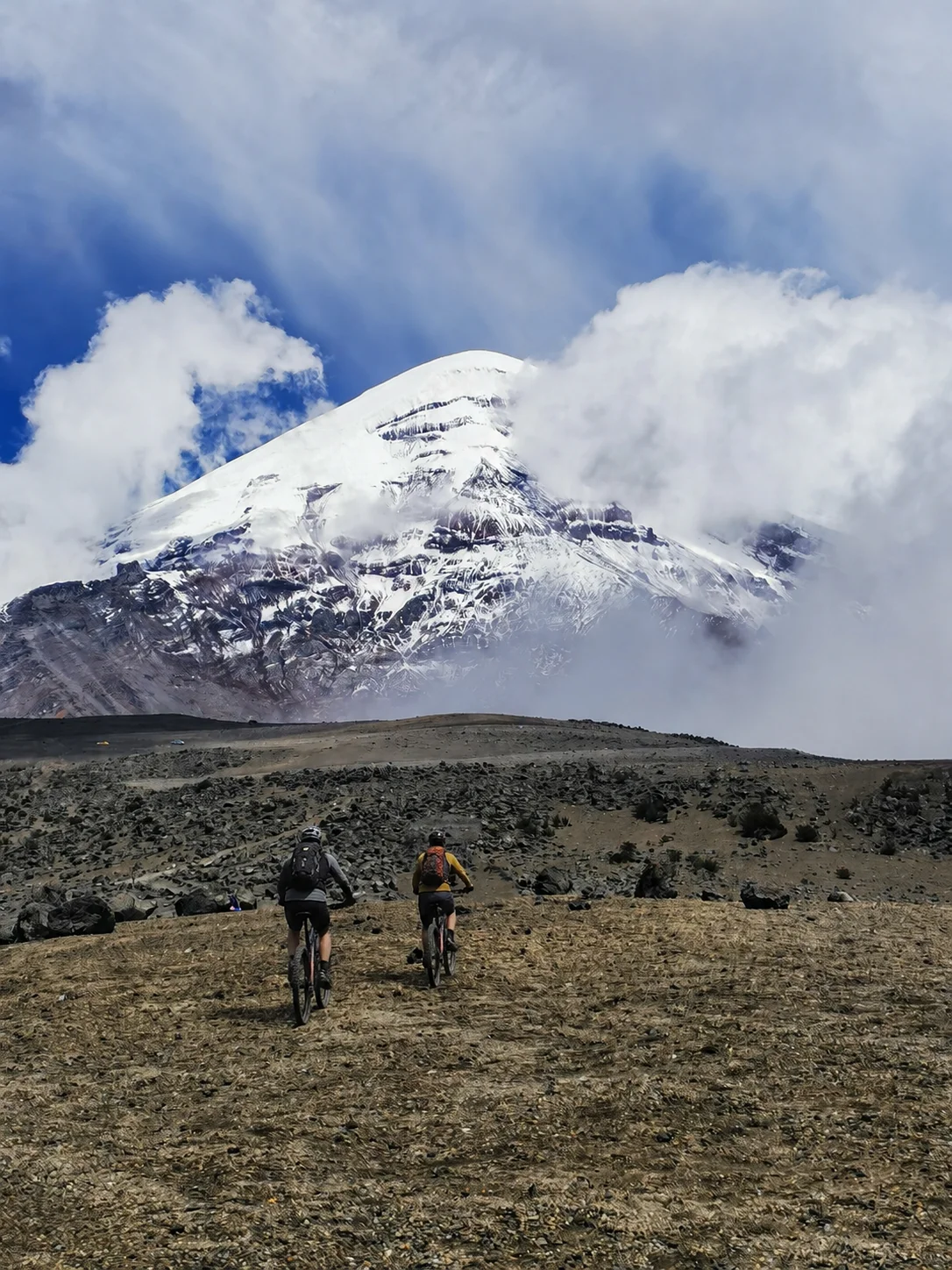 En bicicleta por los volcanes de Ecuador: un viaje en bicicleta de montaña